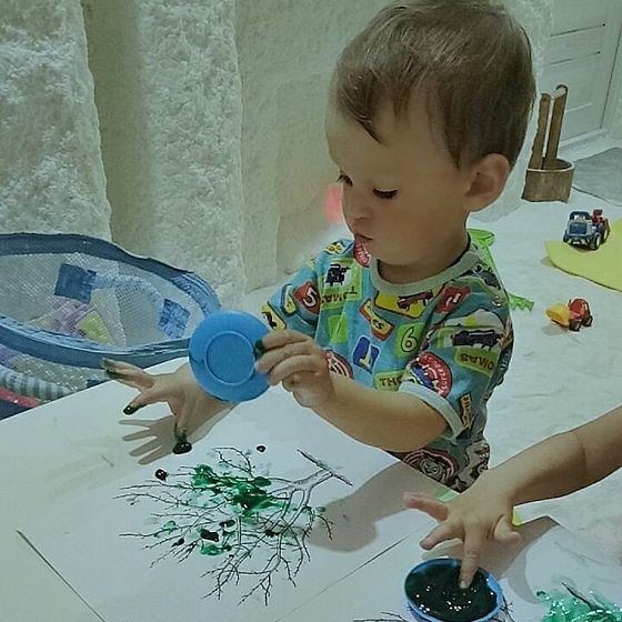 А Саше вчера год