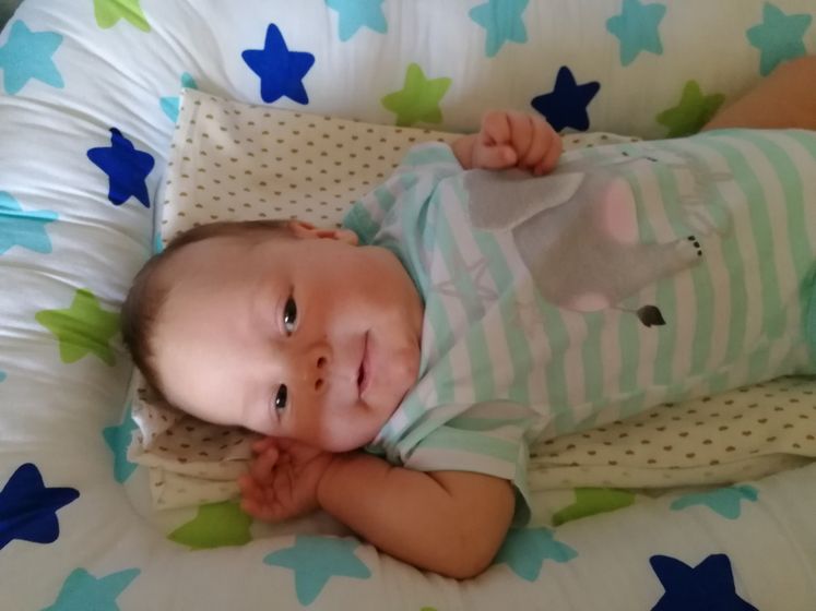 Нам сегодня 2 месяца 😄😍👣🌺🎉