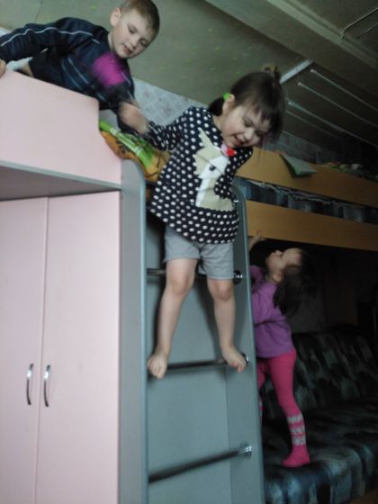 шум и гам, тут и там