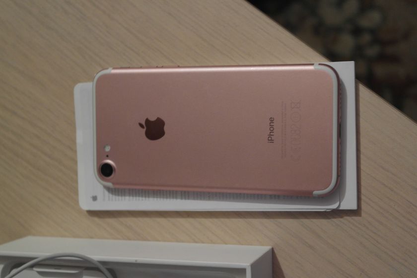 ПРОДАМ iphone 7 rose gold