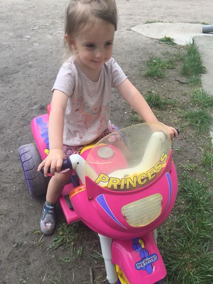Теперь доча со своим транспортом🏍.