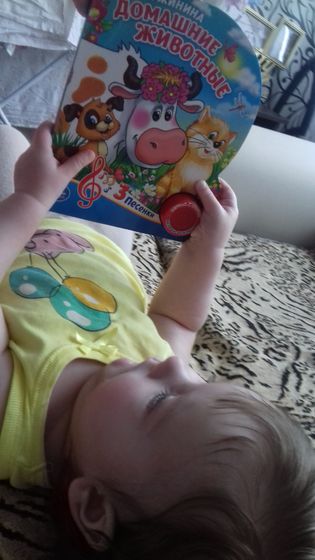 А вашим деткам интересно разглядывать картинки в книжках?