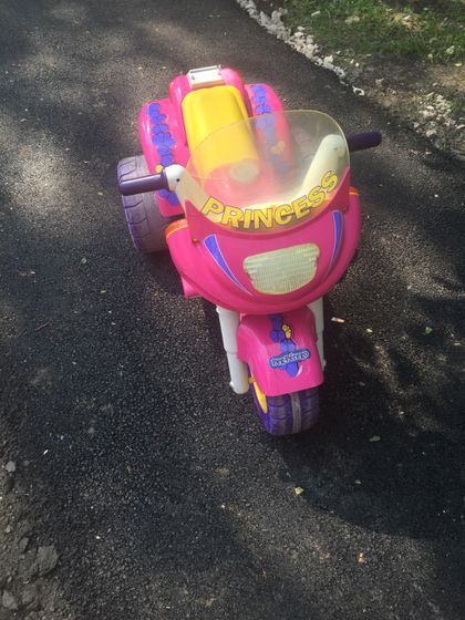 Теперь доча со своим транспортом🏍.
