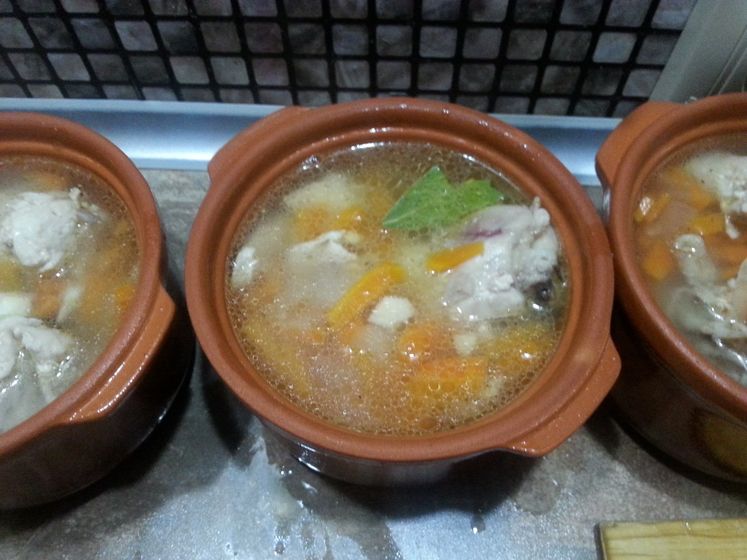 Рис с курицей в горшочках