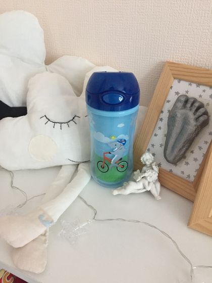 Отличный поильник с трубочкой скажу я вам!)