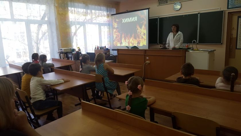 Будущие первоклашки в школе