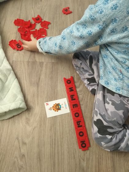 Фото...у кого 3 летние детки...так выкладывают игрушки?
