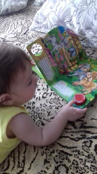А вашим деткам интересно разглядывать картинки в книжках?
