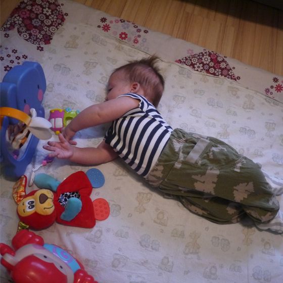 Суровое детство, почти четырех месячной, плюшки ;))