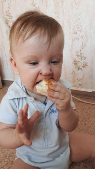Девочки кто делат хлеб