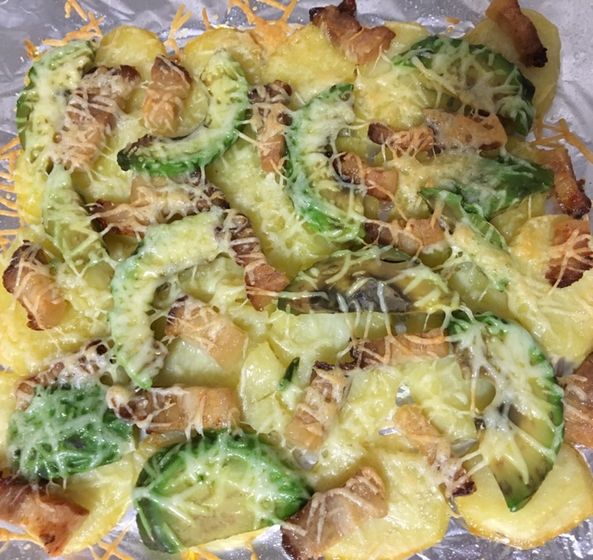 Картофель, запечённый с грудинкой и авокадо