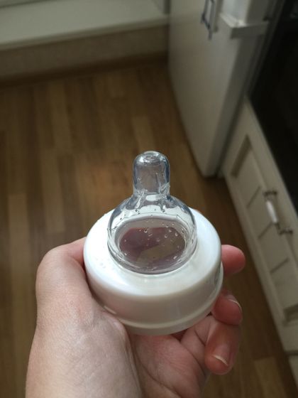 Не берет бутылку не