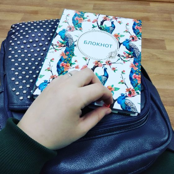 Как называется патологическая любовь к бумажным (книжным и тп) изделиям?))