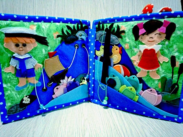 Развивающая книжечка из ткани и фетра