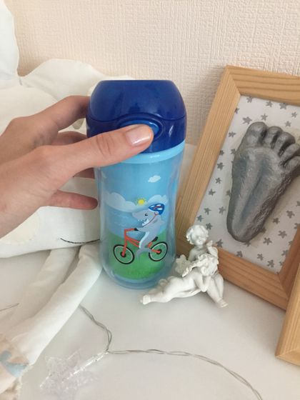 Отличный поильник с трубочкой скажу я вам!)