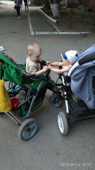 Встреча с двоюродным братиком?