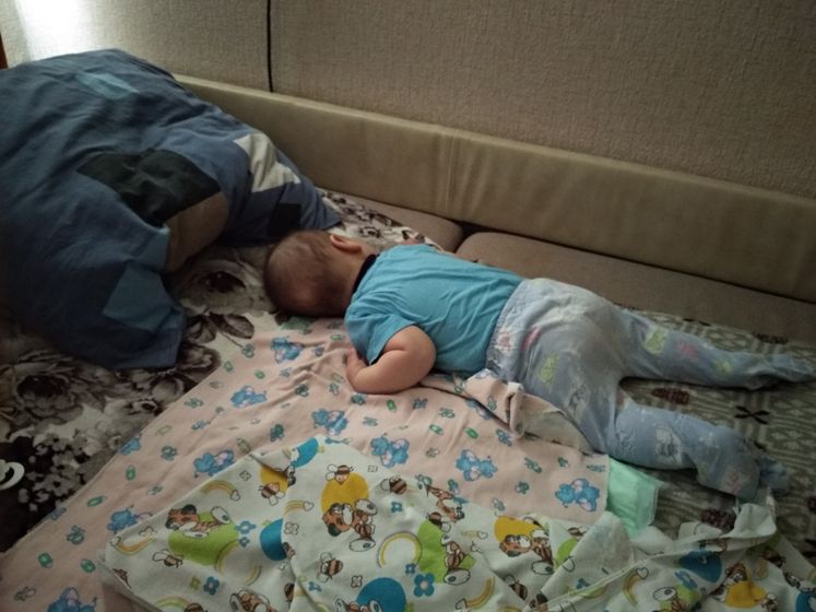 Сон на животе 5 месяцев