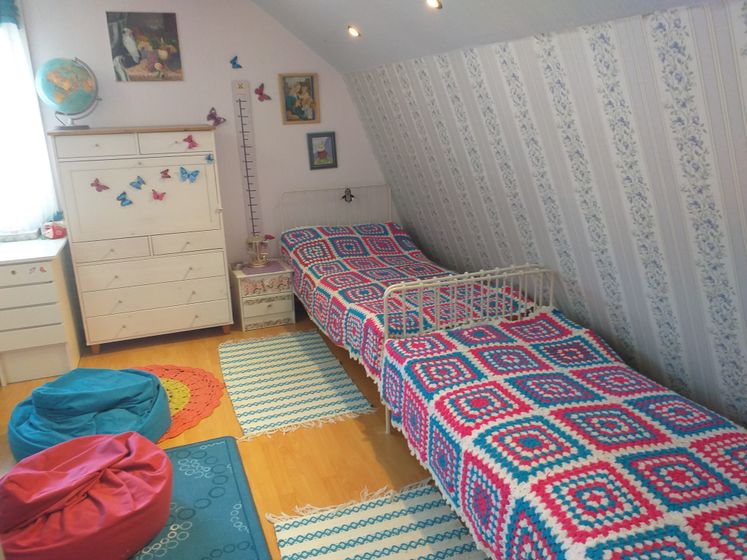 Довязала пледы.